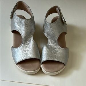 Johnson & Murphy Platform Metallic Silver Sandals